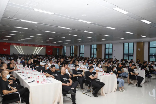 华中区域篷车盛会 致胜终端 还看新鸽!
